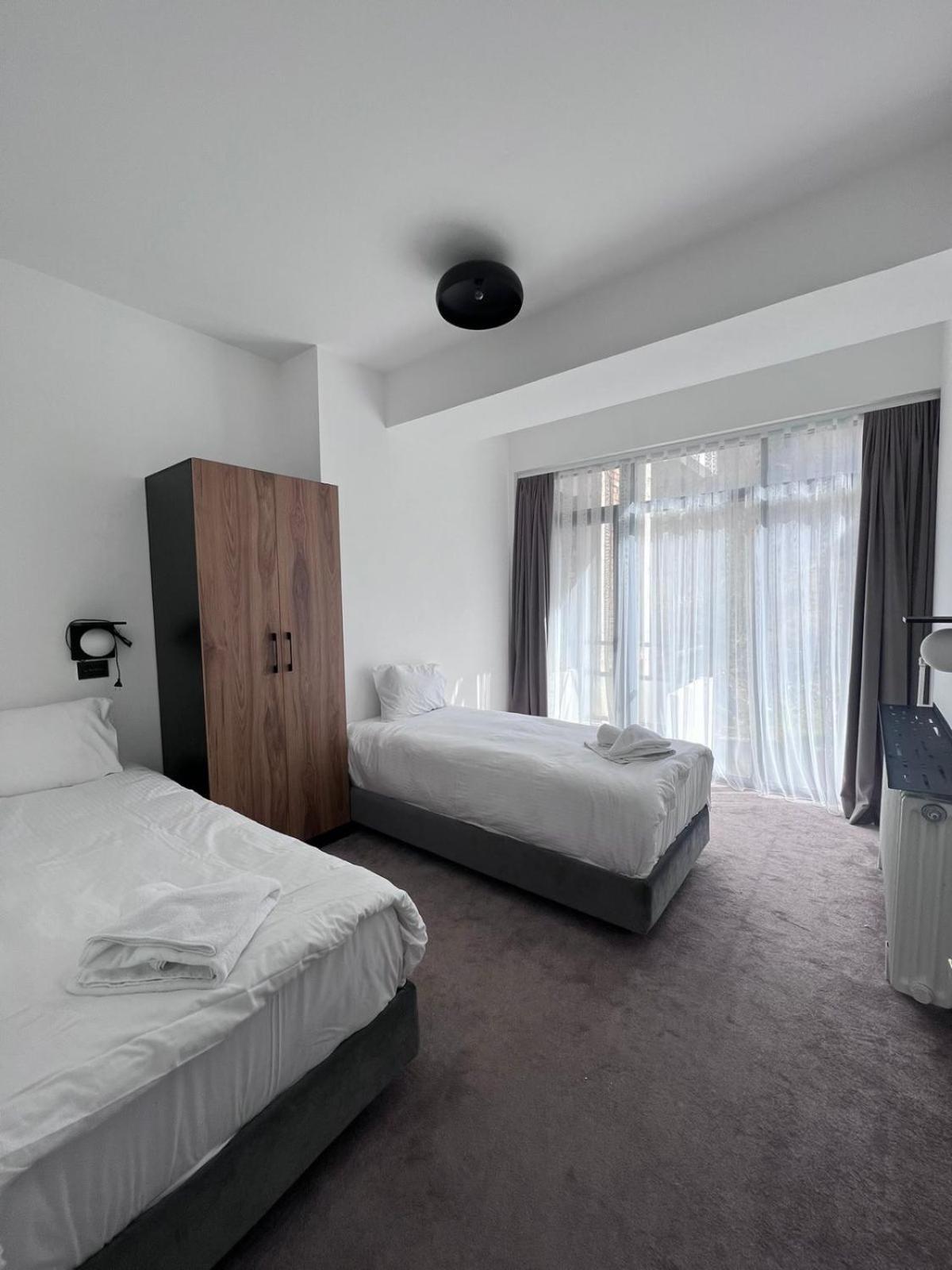 Lakeview Hotel & Apartments مافروفو المظهر الخارجي الصورة